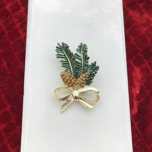 Vintage Gerry's Holiday Pinecone & Boughs Brooch Pin - Picture 2 of 13